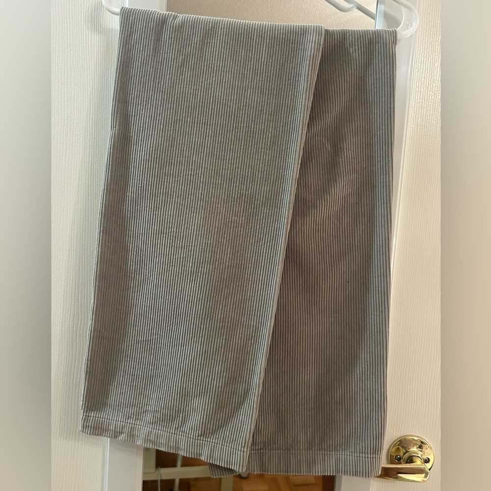 TNA Women’s Olive Green Corduroy Pants, size 2 - Picture 3 of 6